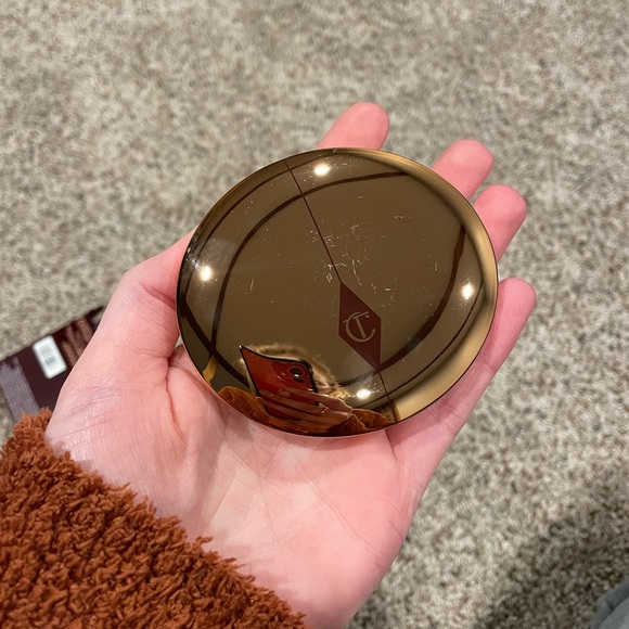 Charlotte Tilbury Flawless Finish Powder - Picture 3 of 6